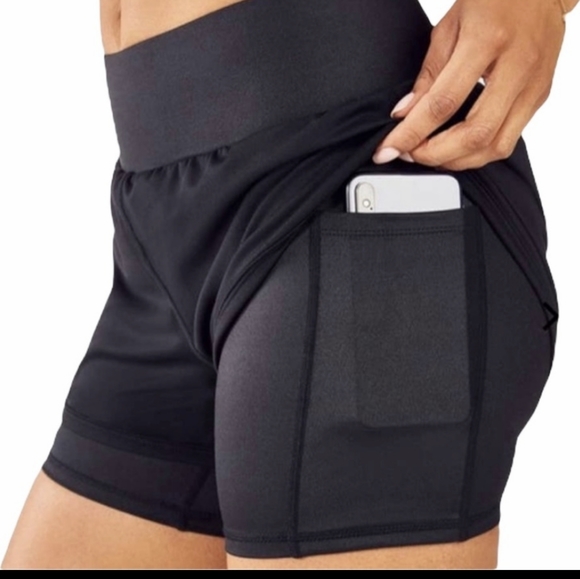 Fabletics Olesia Running Overlay shorts! - Picture 2 of 9
